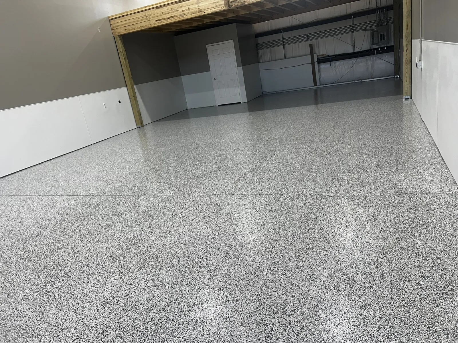 Commercial space, grey flake