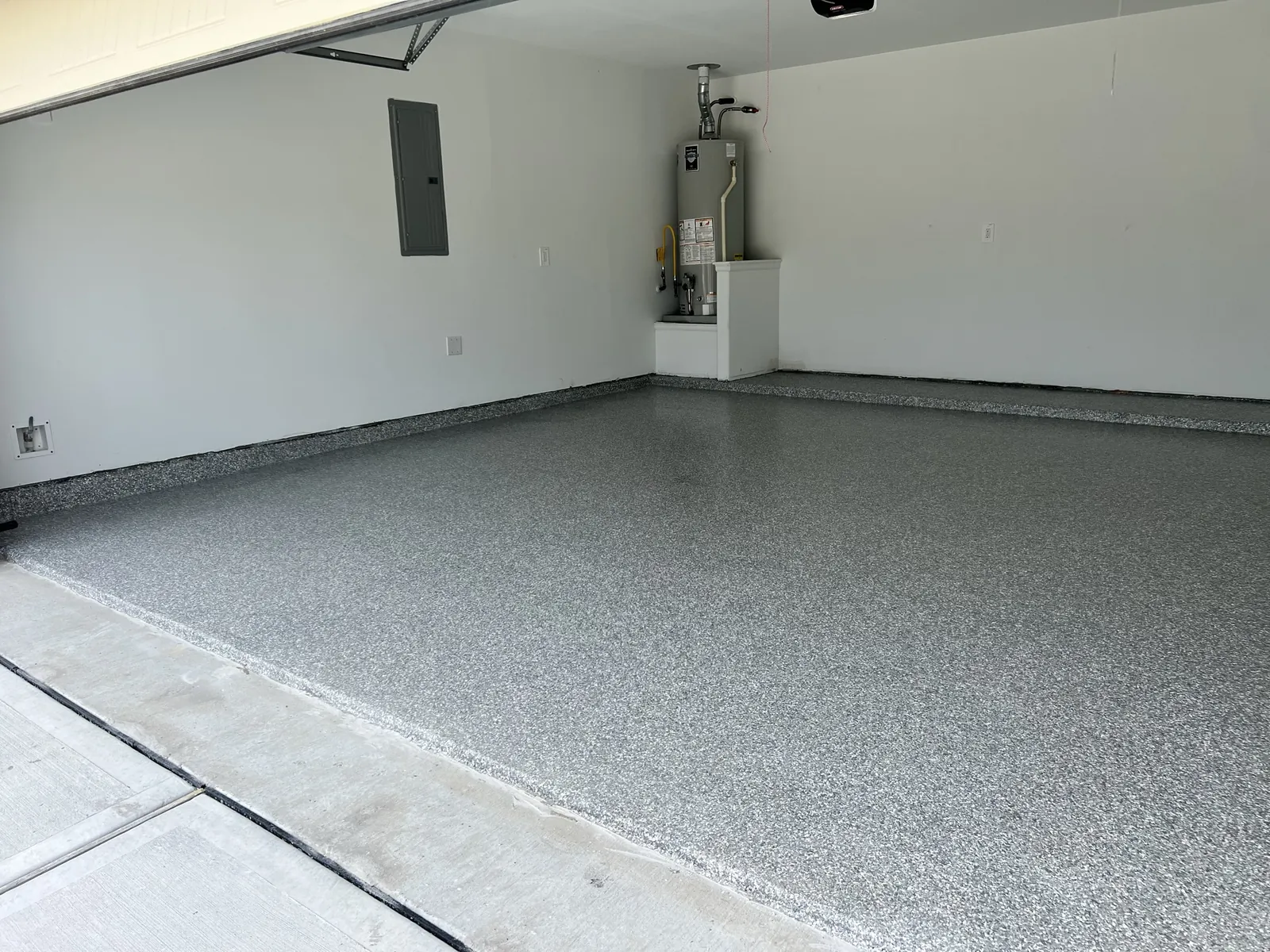 Garage, light flake