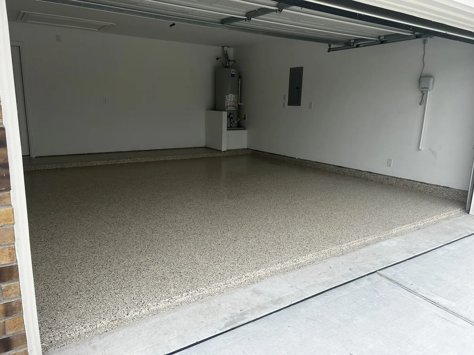 Garage floor in a tan flake blend